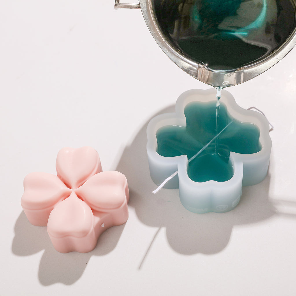 Pour the blue wax liquid into the silicone mold to make the Four-Leaf Clover Candle -Boowan Nicole