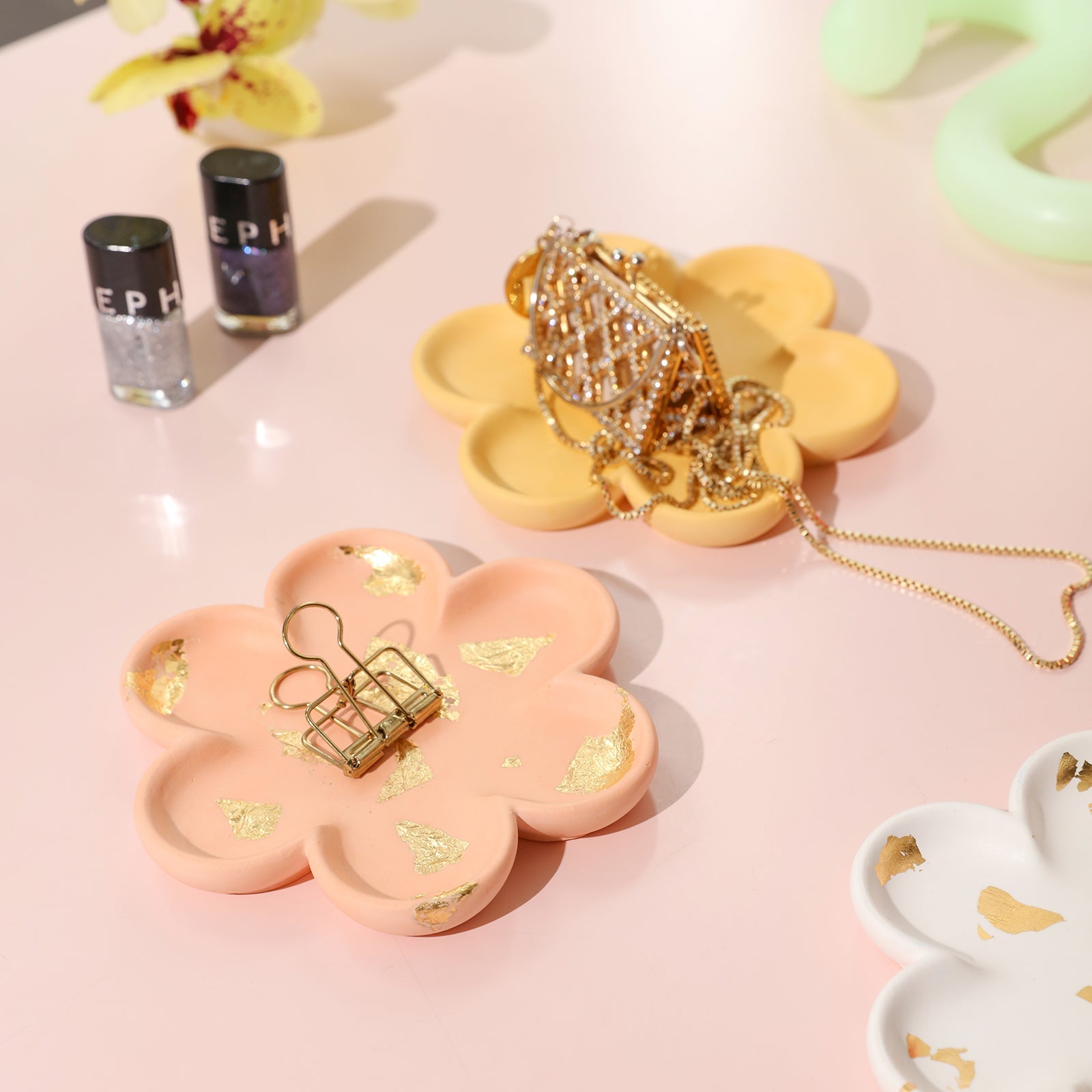 Embellishing Floral Delights: Elevating Flower-shaped Tray Creation - Boowan Nicole