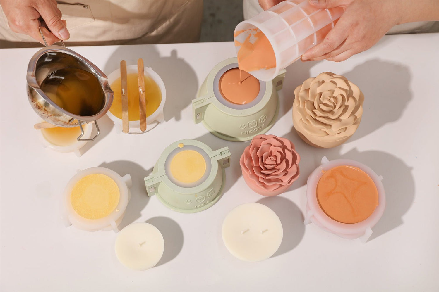 Add Elegance to Your Home with Our Crowning Rose Candle Jar 🌹✨ - Boowan Nicole