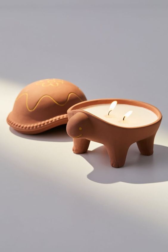 Illuminating Life: The Innovative Design of Custom Silicone Molds and Candle Jars