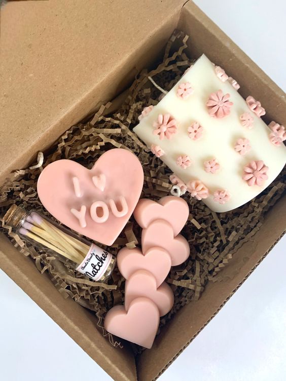 Beneath the Candlelight: The Art and Science of Personalized Candle Making - Boowan Nicole