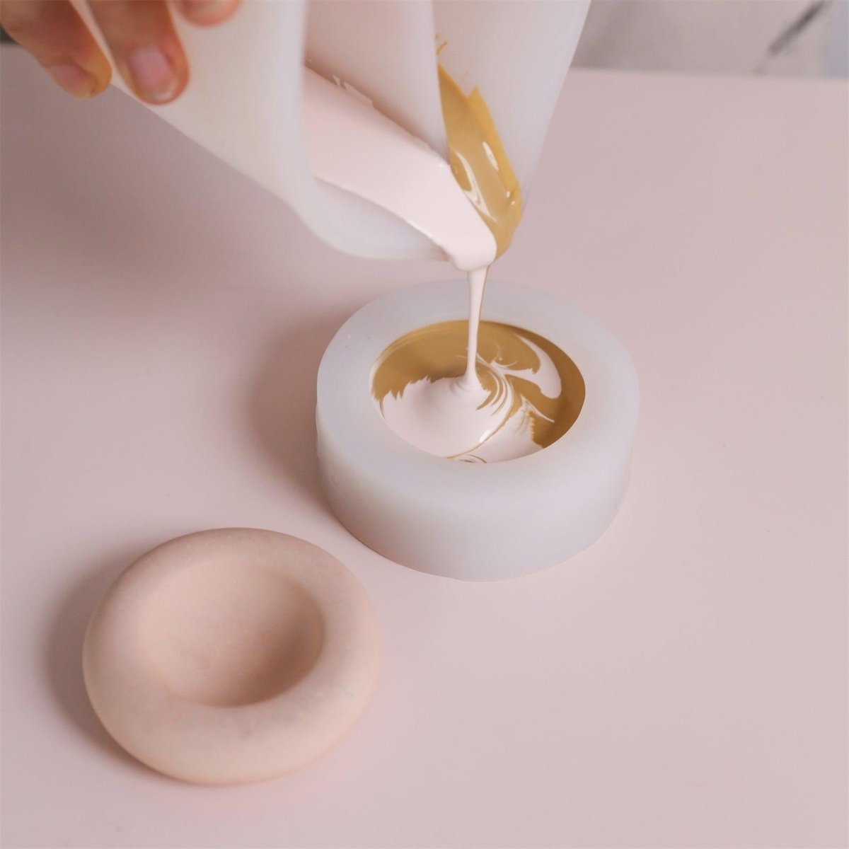 1-エッグリップルラウンドエッグトレイモールド - 1 キャビティ