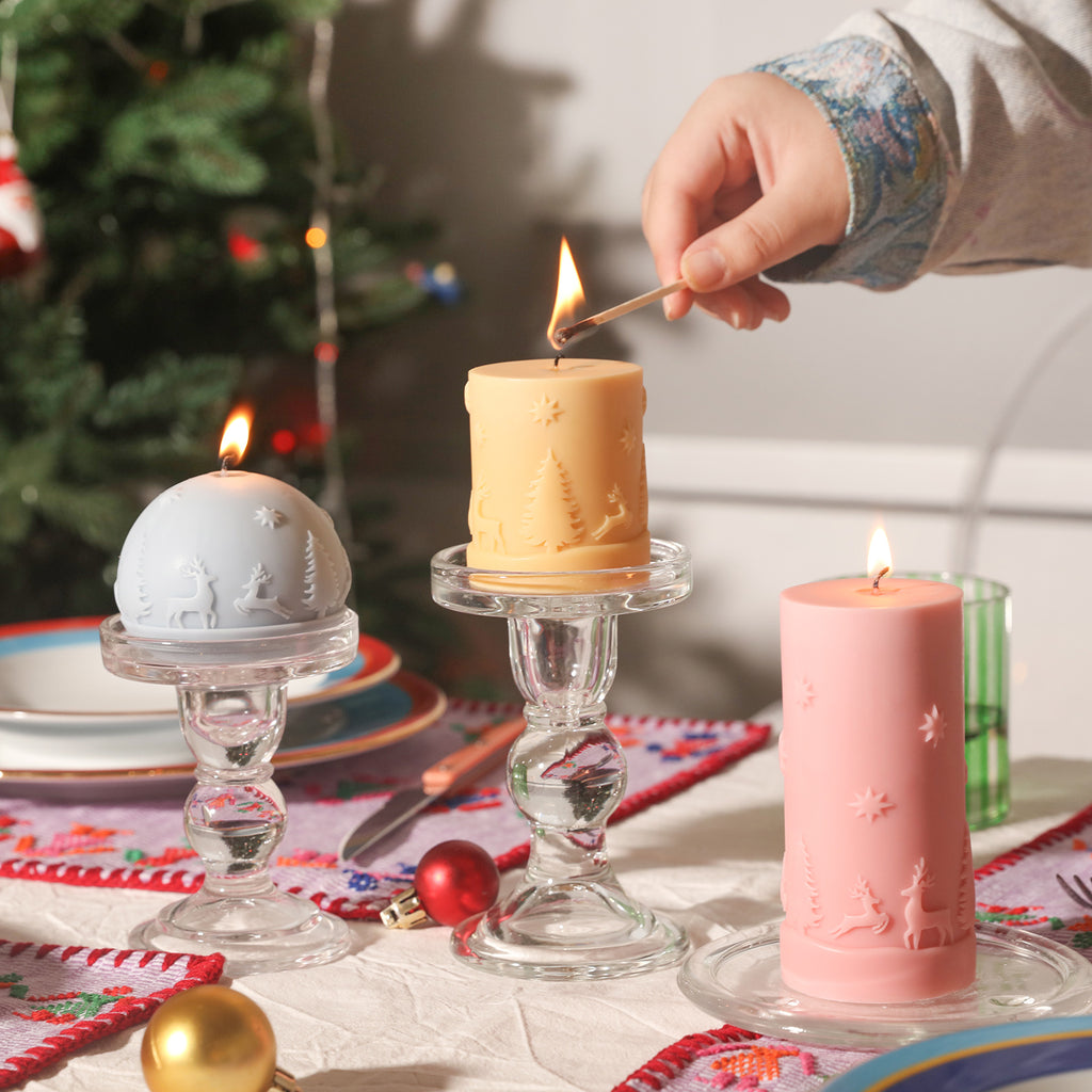 Round, short and long Christmas pattern candles are placed on crystal trays to enhance the festive atmosphere of the dining table designed by Boowan Nicole.