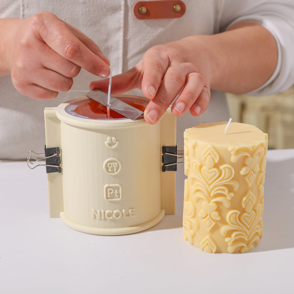 Effortlessly craft distinctive candles with Boowannicole's silicone mold set.