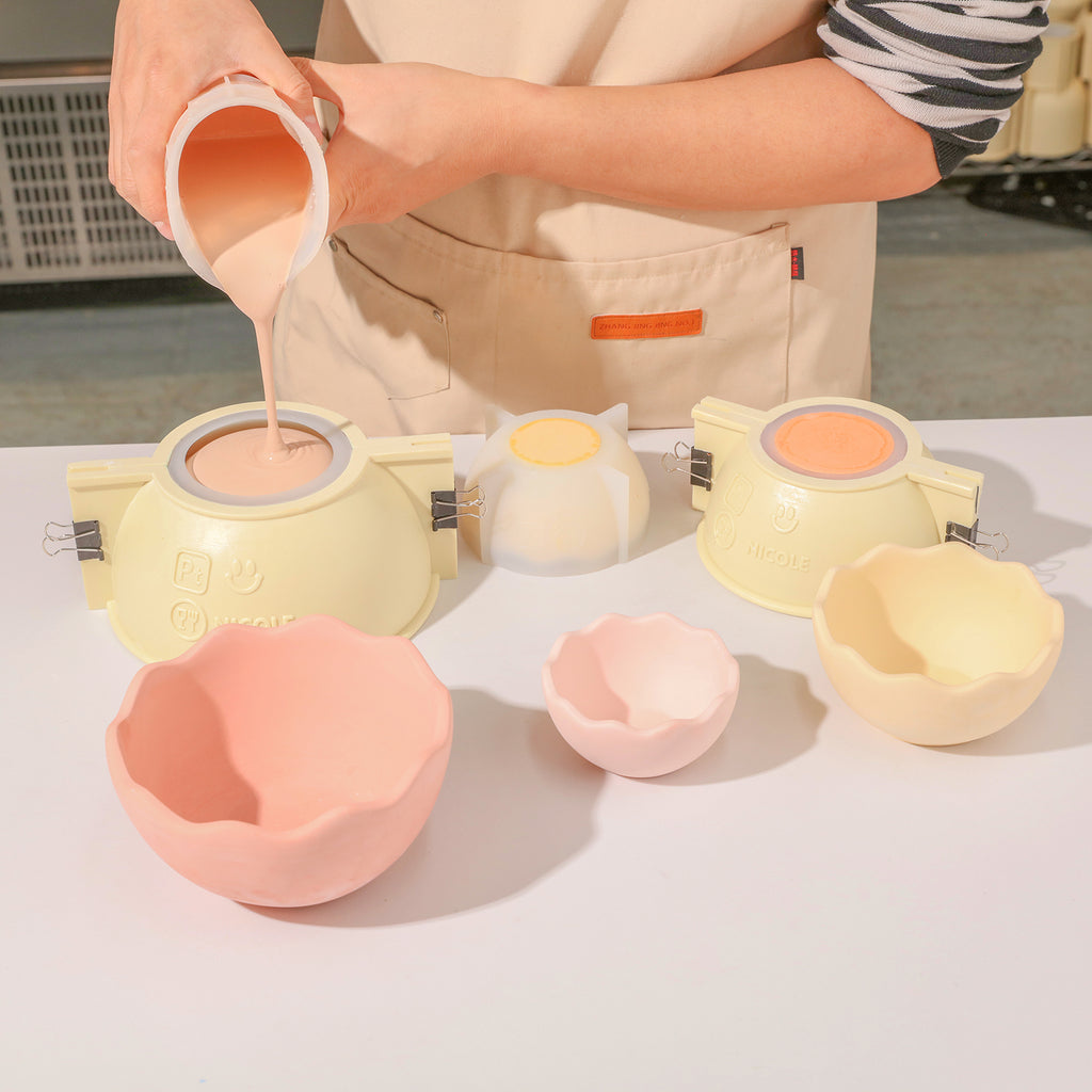 The process of making an eggshell-shaped bowl using silicone molds