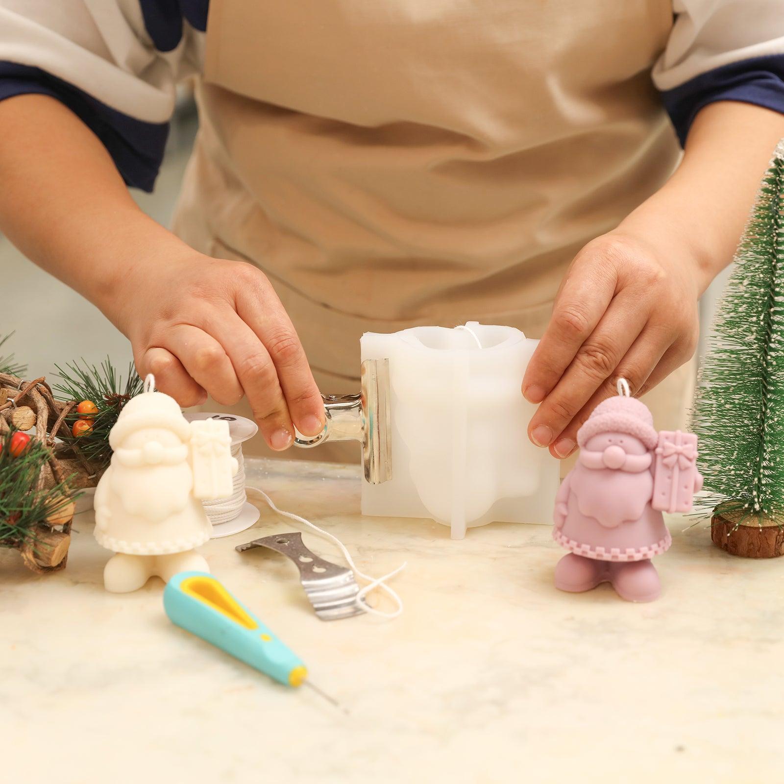 Making a Gift-Giving Santa Claus Candle with Silicone Moulds-Boowan Nicole