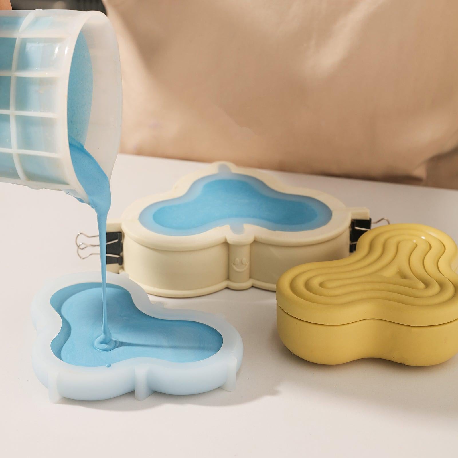 Pour blue boowannite material into wriggle candle jar white silicone mold - Boowan Nicole