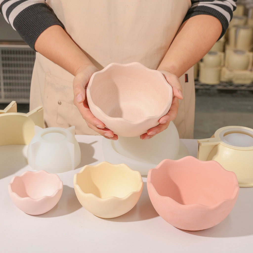 Displaying the finished eggshell-shaped bowl in hand