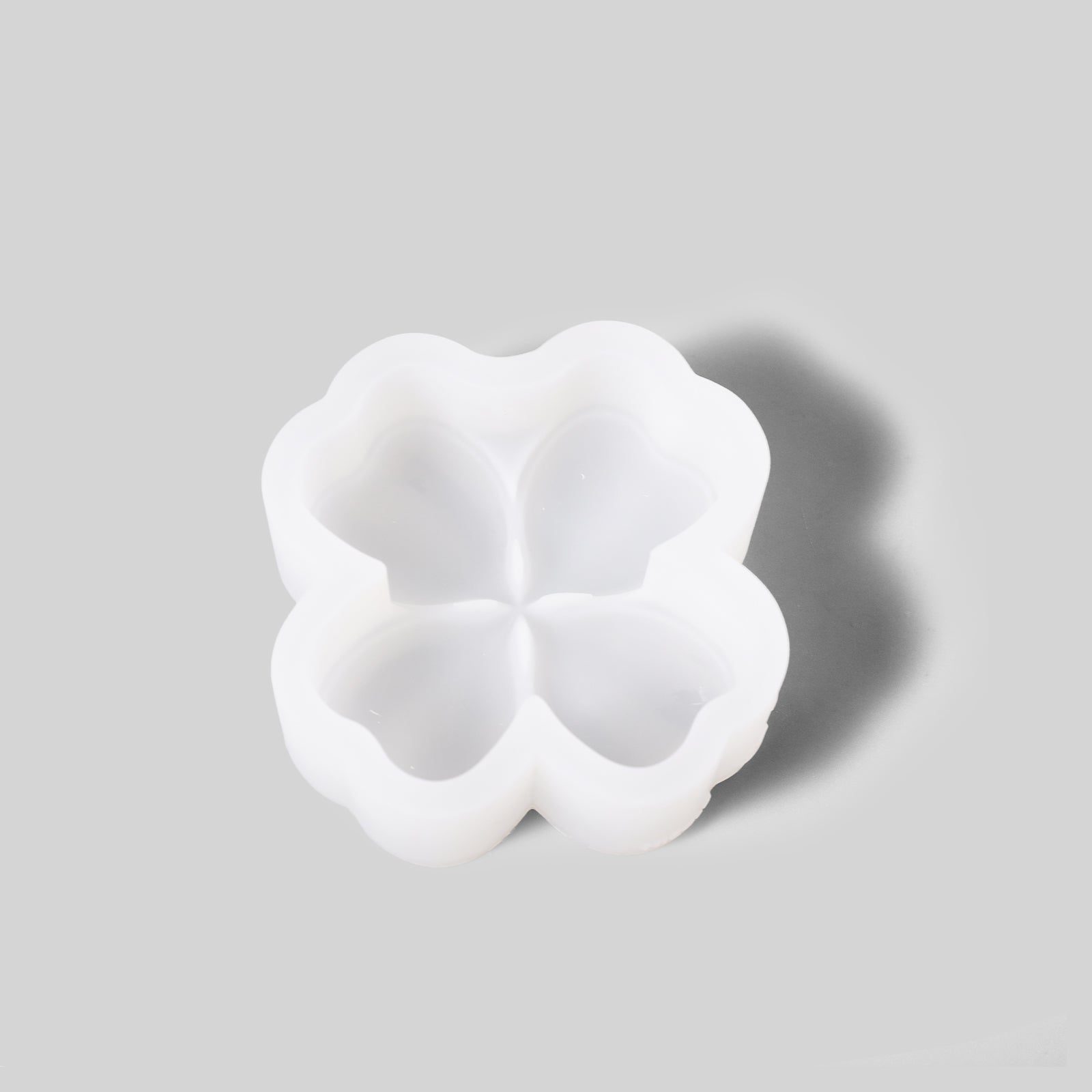 White Silicone Mold for Making Four-Leaf Clover Harmony Candle - Boowan Nicole