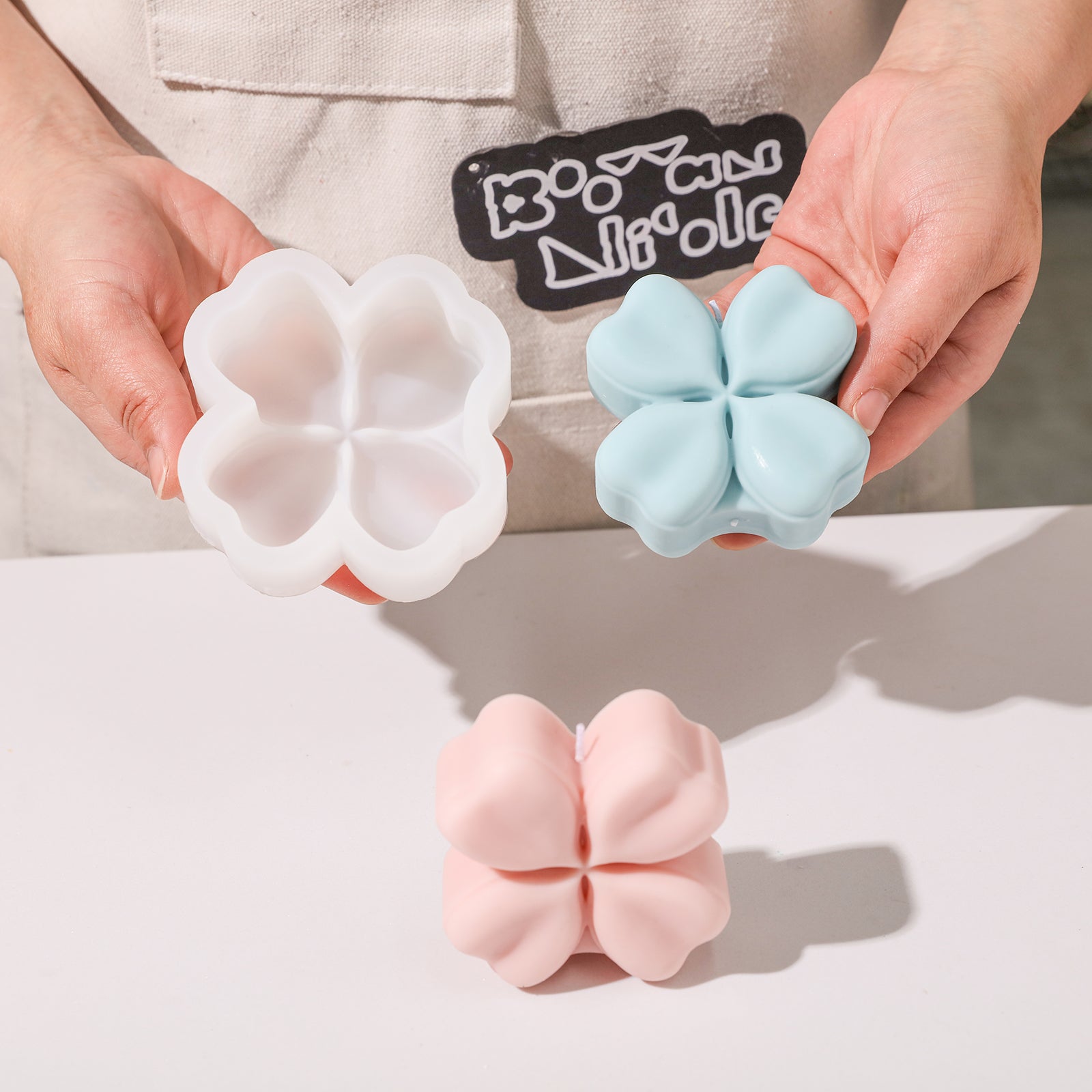Handheld Display Blue Four-Leaf Clover Candle and White Silicone Mold - Boowan Nicole