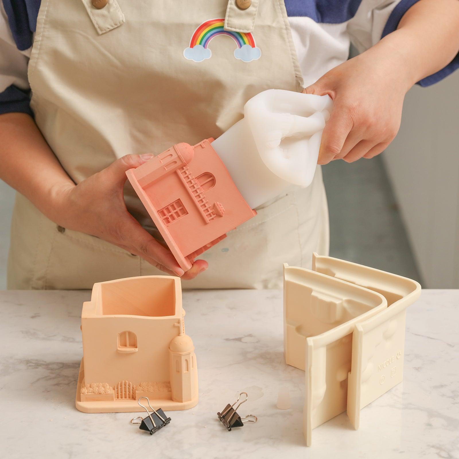 Ejecting the Aegean Santorini House Plant Pot from the Silicone Mold -Boowan Nicole