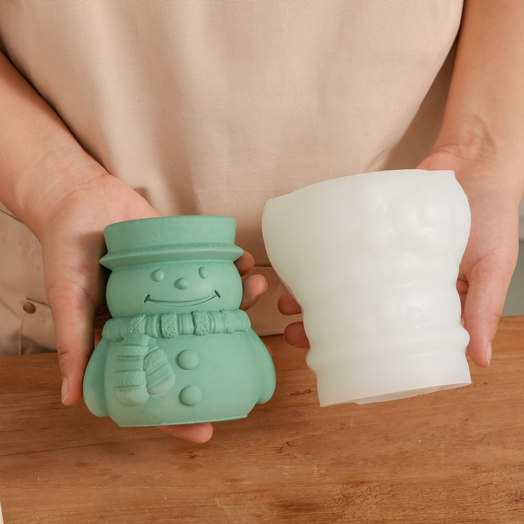 Handheld Display Green Cheery Snowman's Winter Glow Candle Jar and White Silicone Mold - Boowan Nicole
