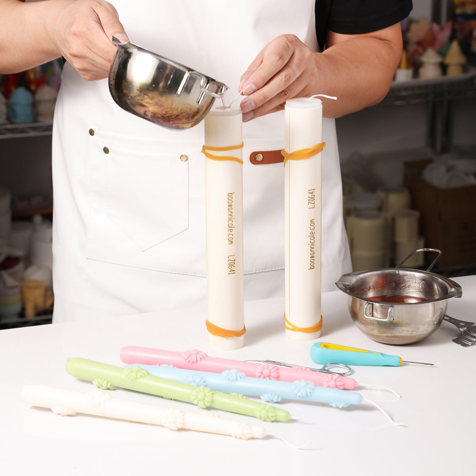 Pour the wax liquid into the silicone mold, designed by Boowan Nicole.