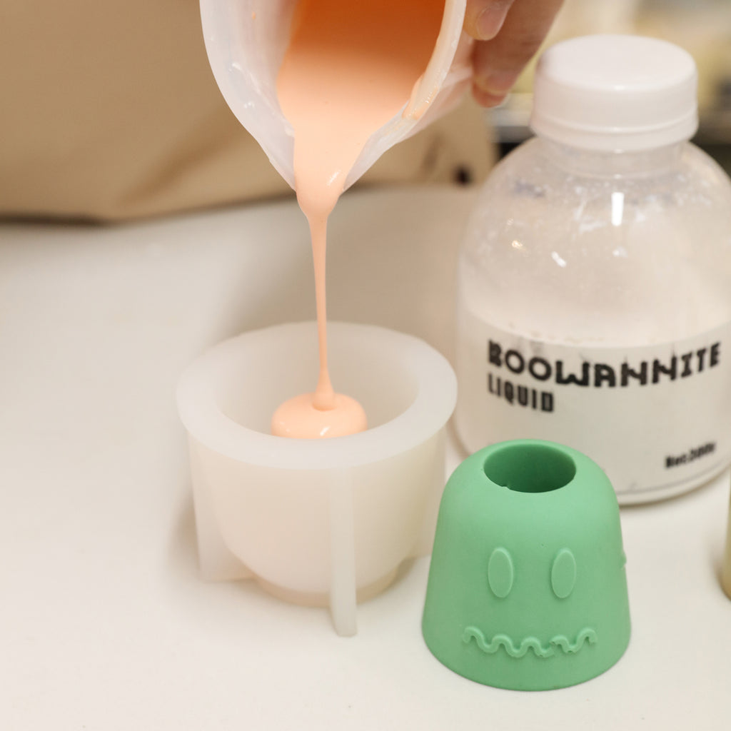 Pour boowannite material into a silicone mold to create a yellow embarrassing expression Pen & Toothbrush Holder-Boowan Nicole
