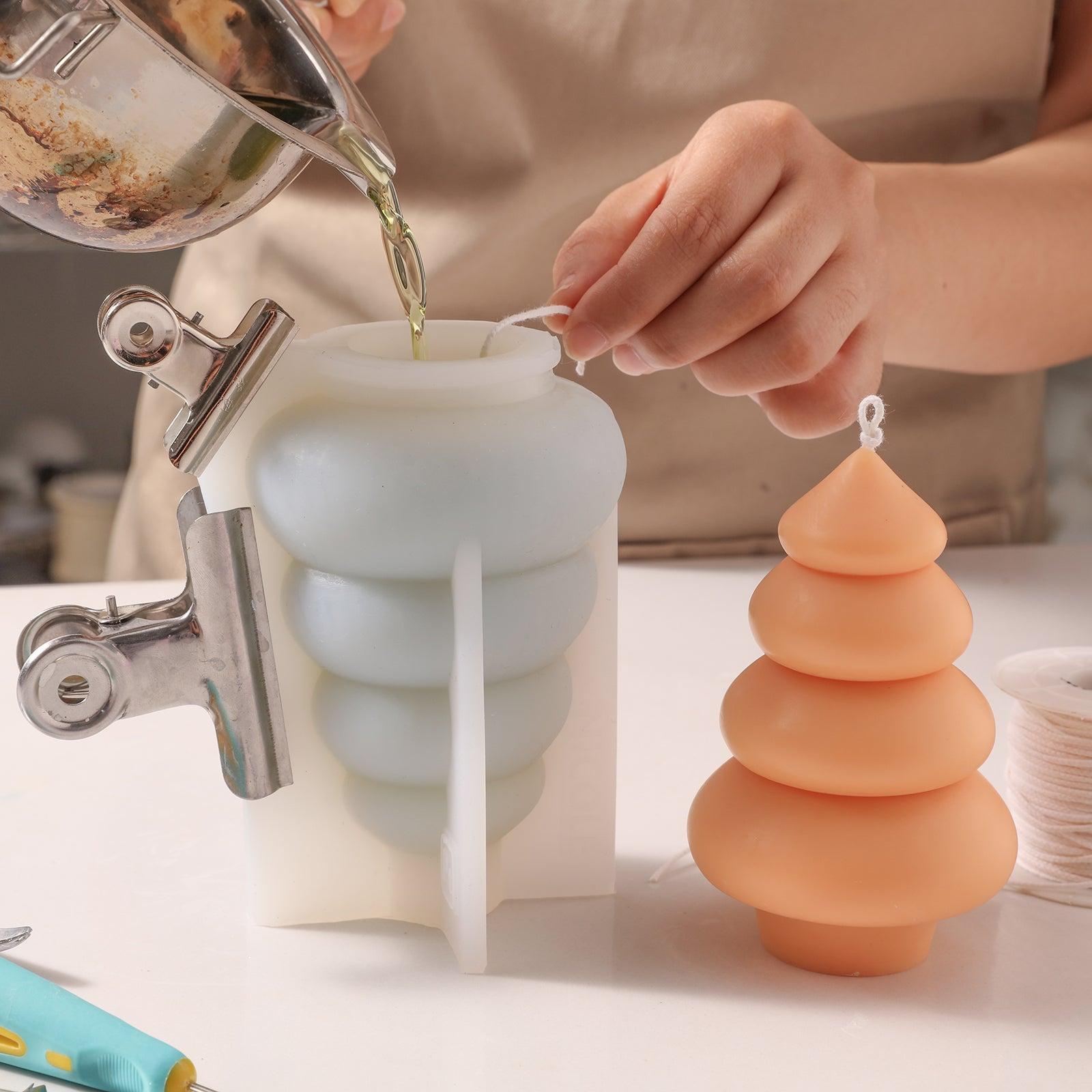 Pour liquid wax into white silicone mold - Boowan Nicole