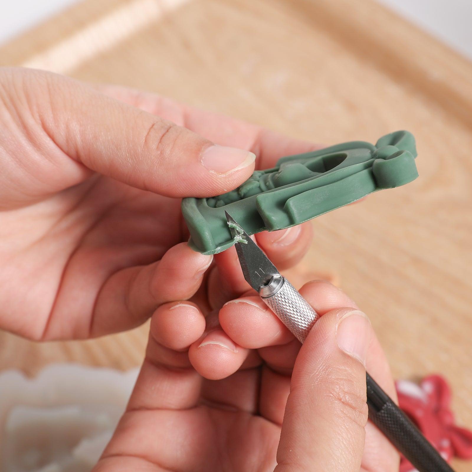 Use a utility knife to repair green Bambi candle jar decoration - Boowan Nicole