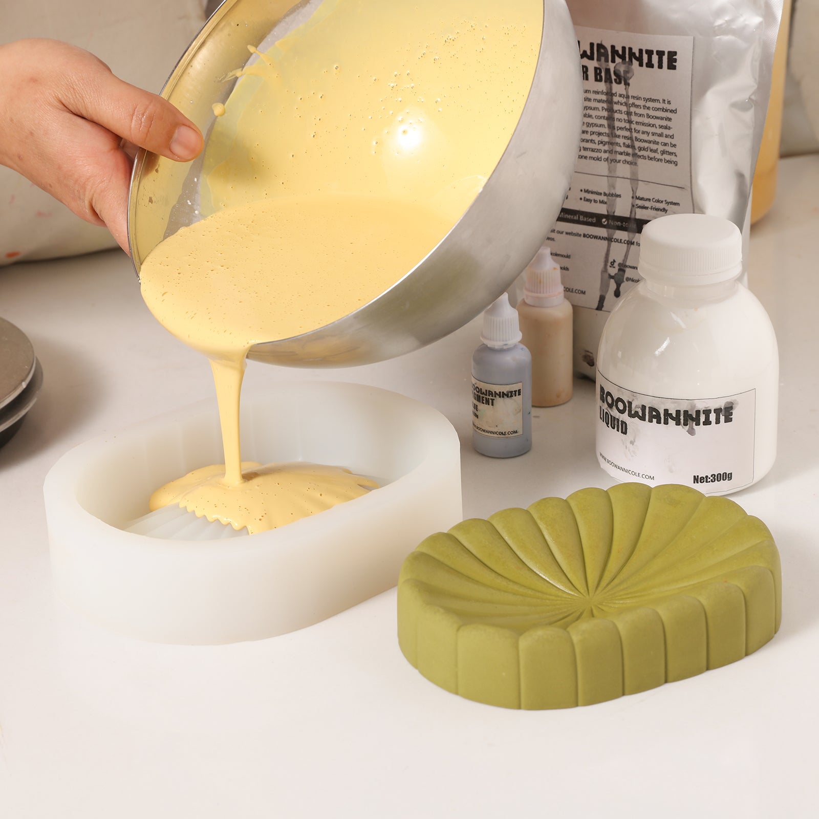 https://boowannicole.com/cdn/shop/files/3nicole-handmade-modern-soap-holder-bathroom-accessories-shower-soap-dish-concrete-soap-dish-draining-cup-silicone-mold.jpg?v=1683513347