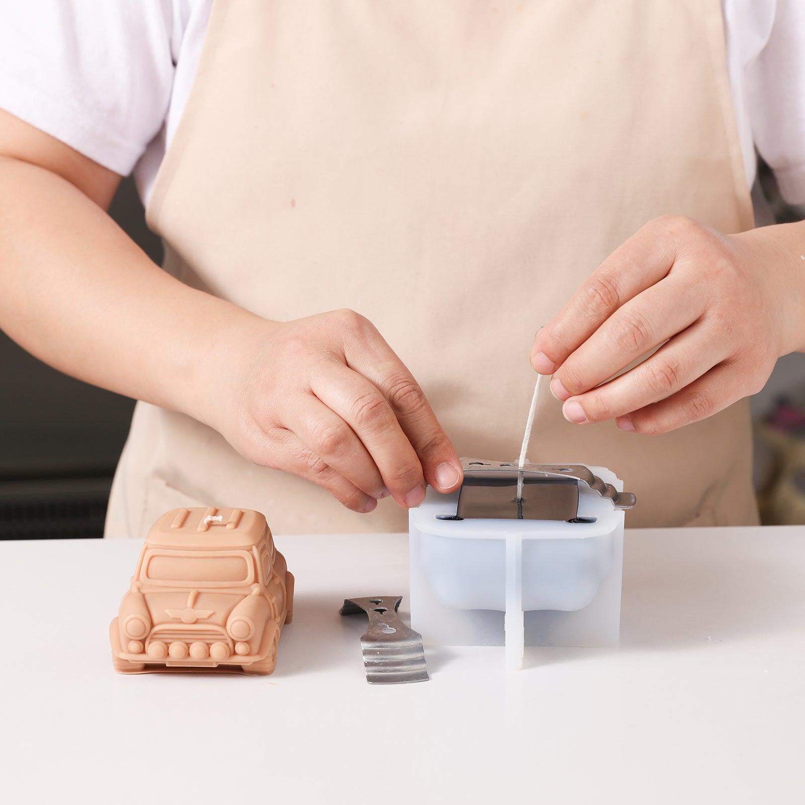 Easily secure the wax core, reflecting the exquisite design, designed by Boowan Nicole.