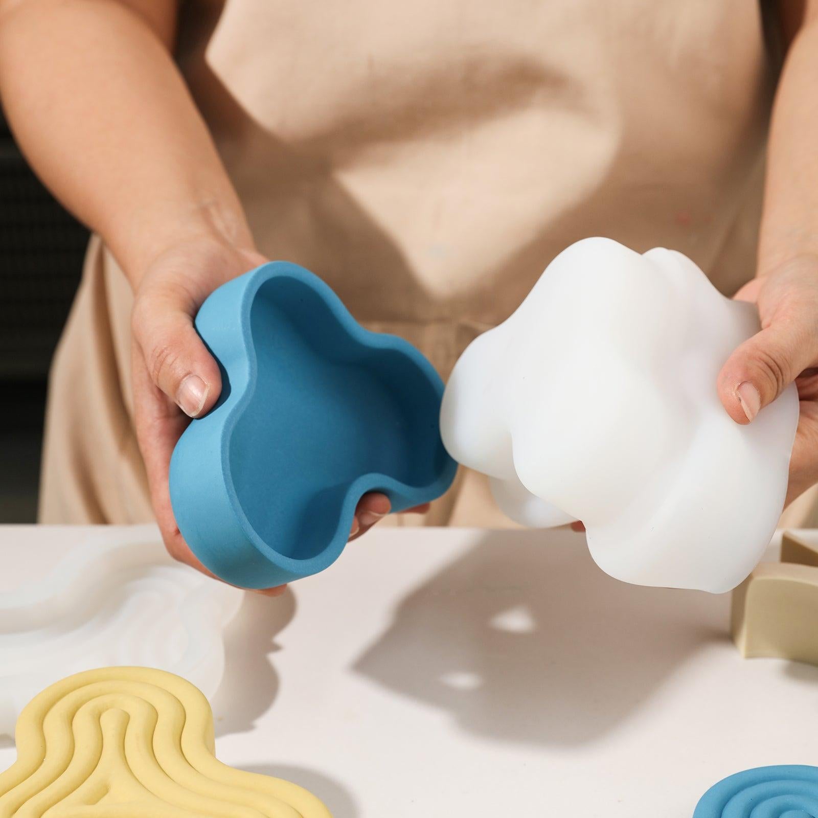 Blue wriggle candle jar emerges from silicone mold - Boowan Nicole