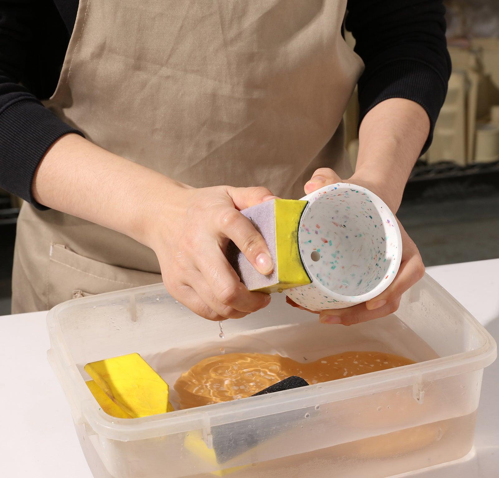 The sanding tool can still adhere to the surface of the object during wet sanding, bringing a different kind of handcrafting pleasure.