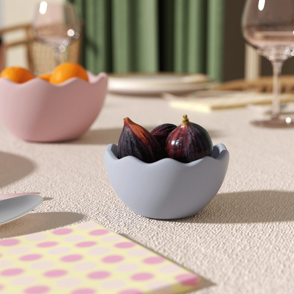 Eggshell bowl with figs