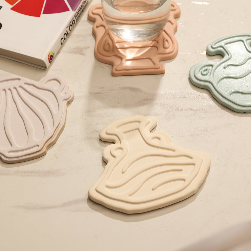 Perfectly shaped coasters that can be used as practical utensils or table decorations, designed by Boowan Nicole.