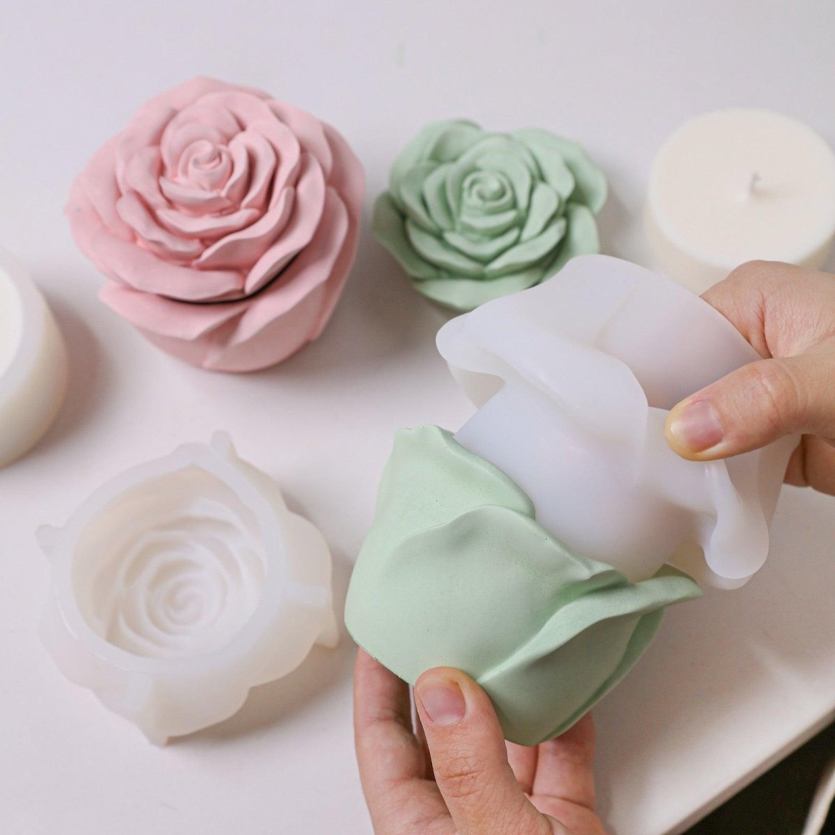 Unmolding a green rose-shaped candle jar from a silicone mold - Boowan Nicole