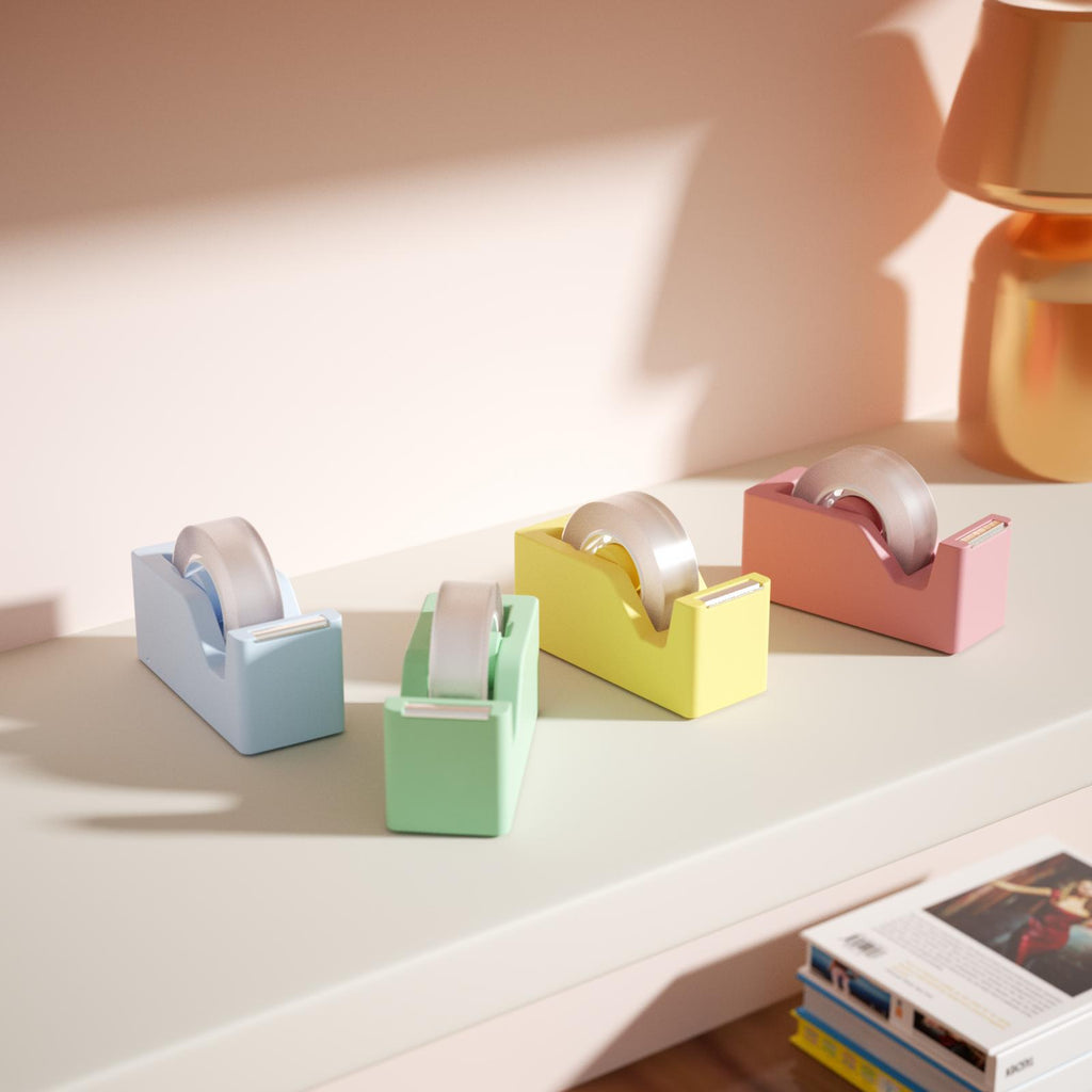 Four colors of tape dividers are placed on the desktop, which can be used not only for office work but also as home decoration.