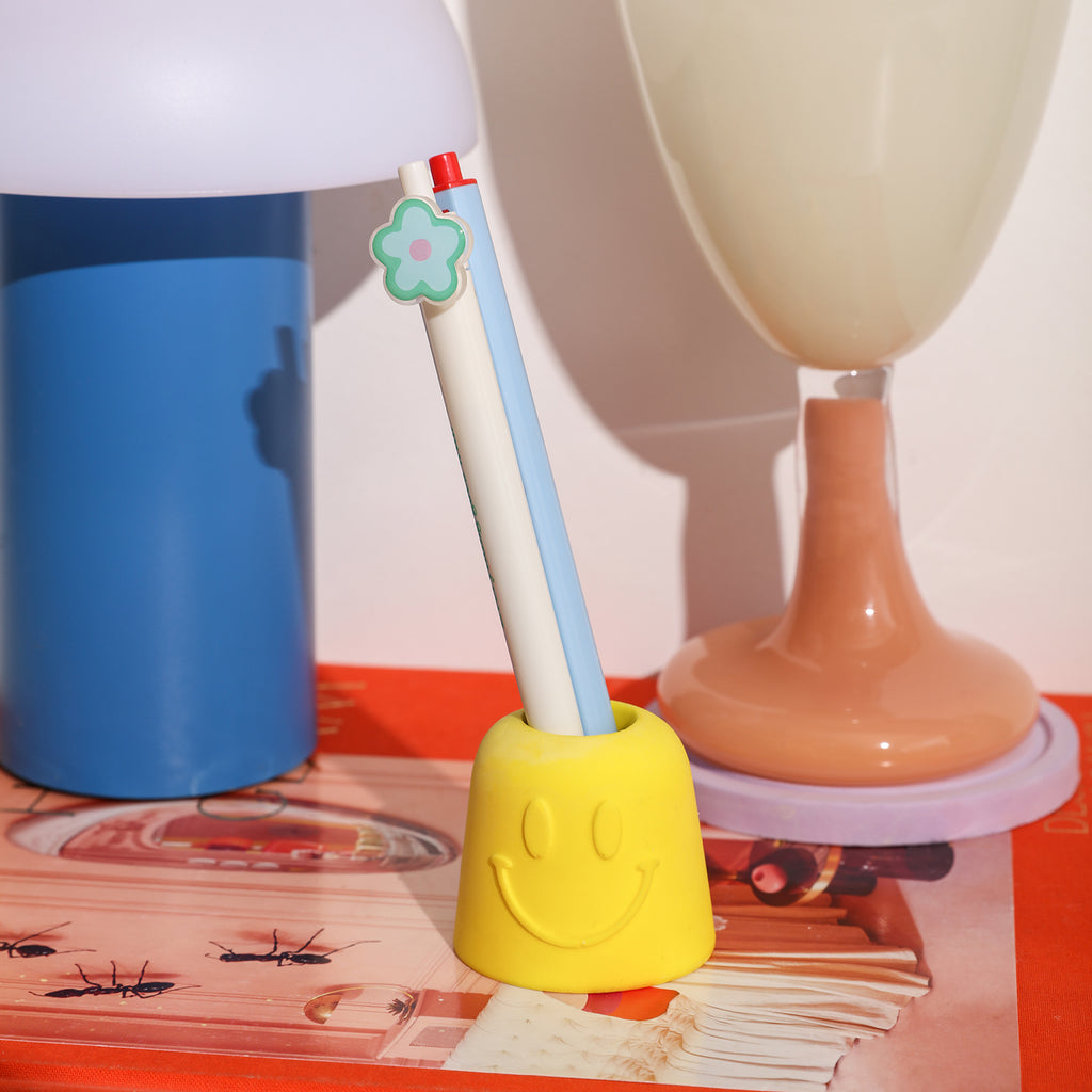 The yellow smiley Pen & Toothbrush Holder contains a pencil and a pen - Boowan Nicole