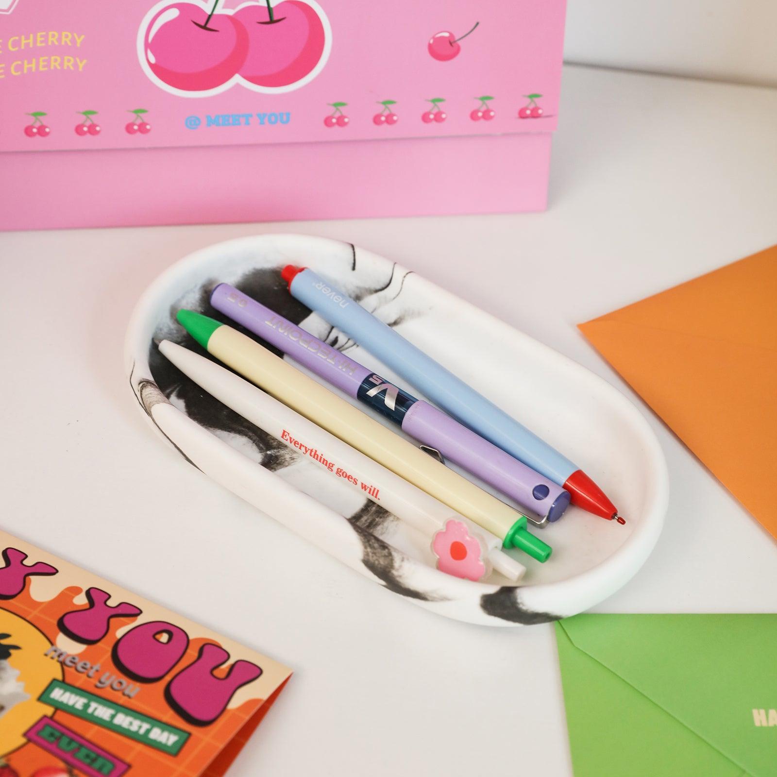 Gel pen in Minimalist Oval Tray Silicone Mold in white with black smudge - Boowan Nicole