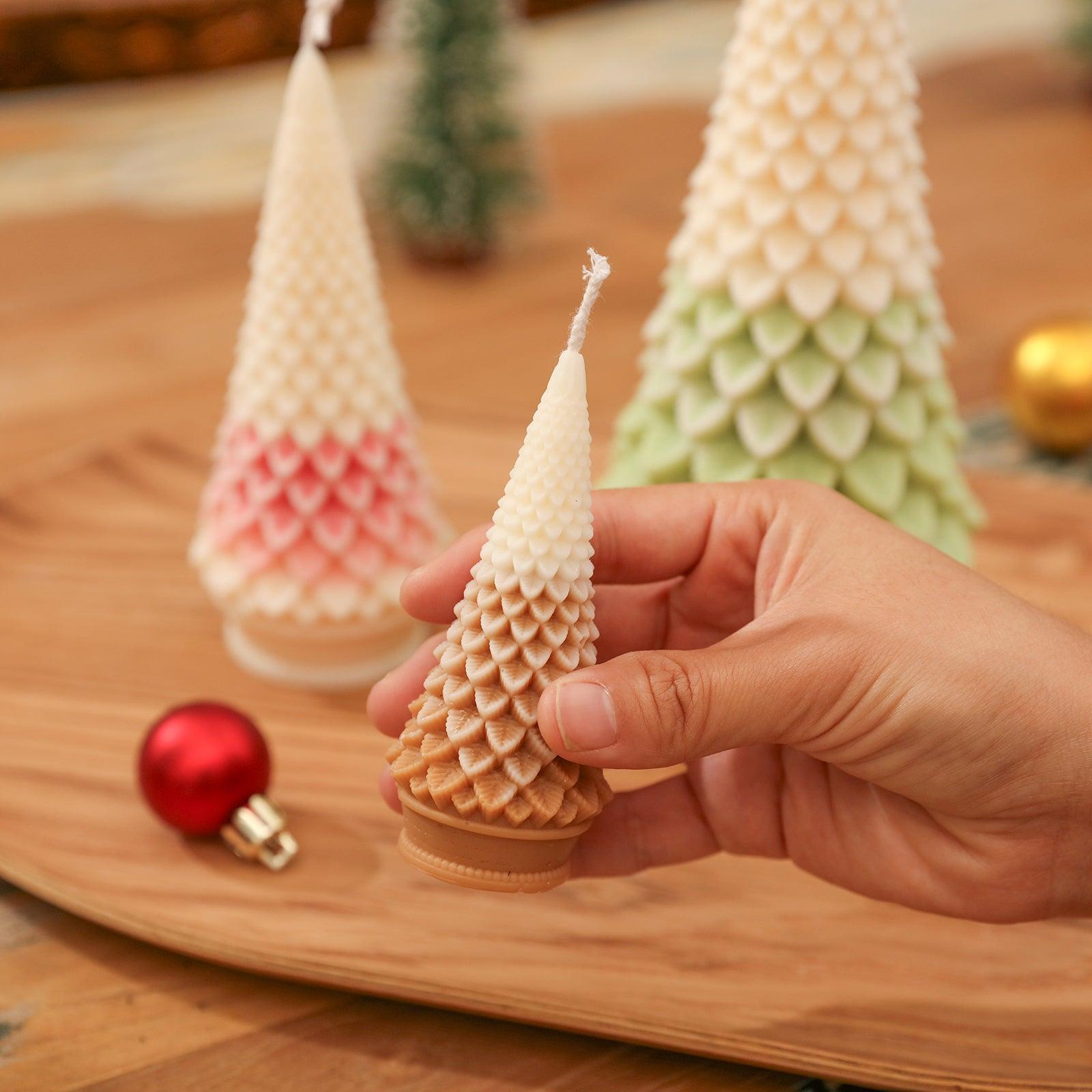 Small 4-inch Christmas tree candle in hand - Boowan Nicole