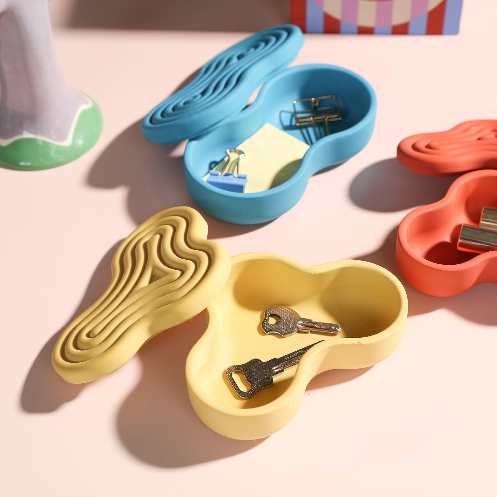 Keys and shelves are placed in wriggle candle jars of different shapes-Boowan Nicole