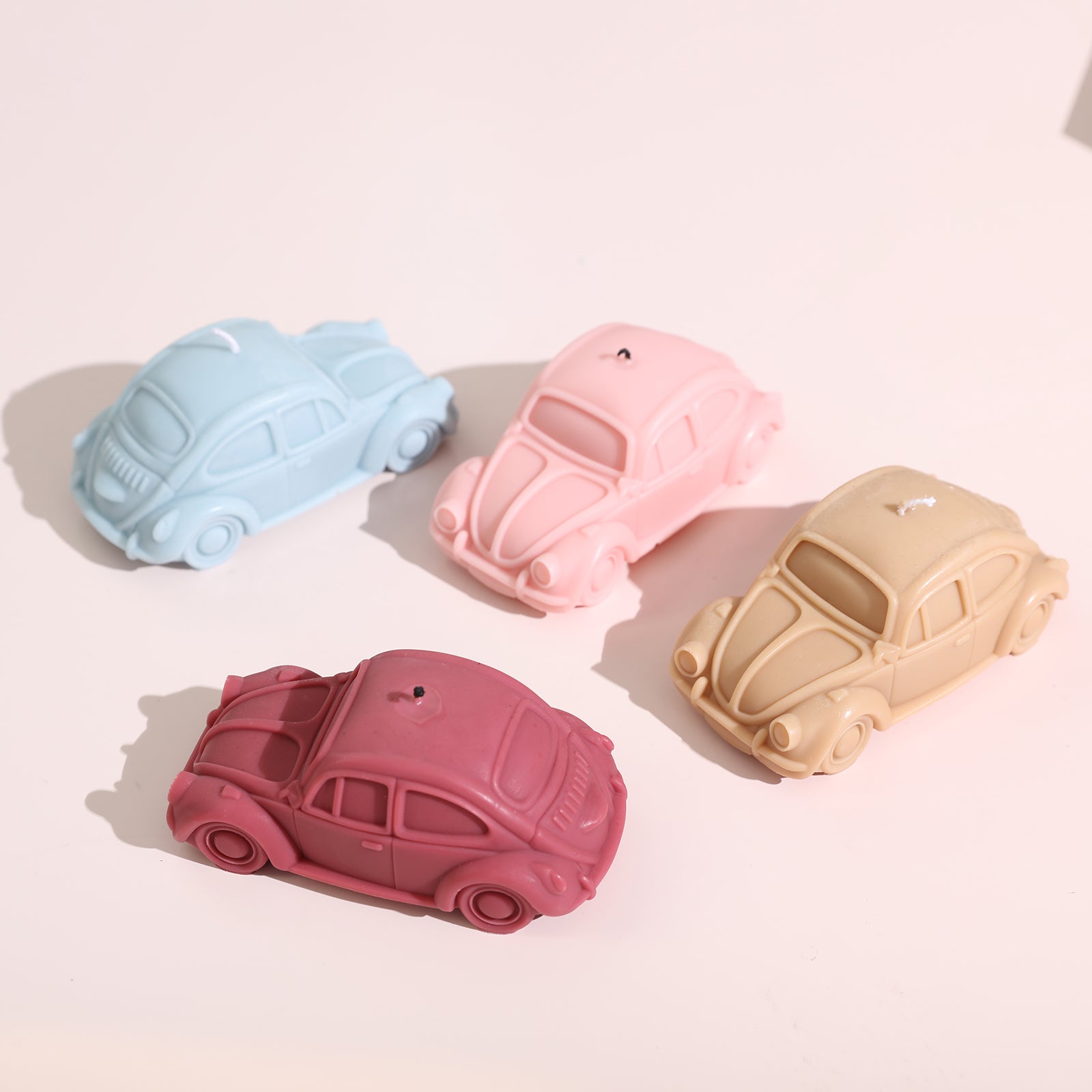 Four-colored car candles, offering a variety of choices.