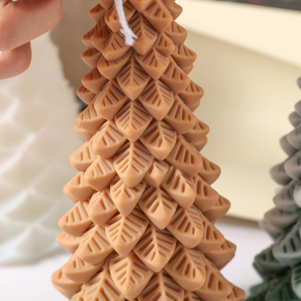A close-up view of the leaves of a Christmas pine tree shows the fine control of the silicone mold - Boowan Nicole