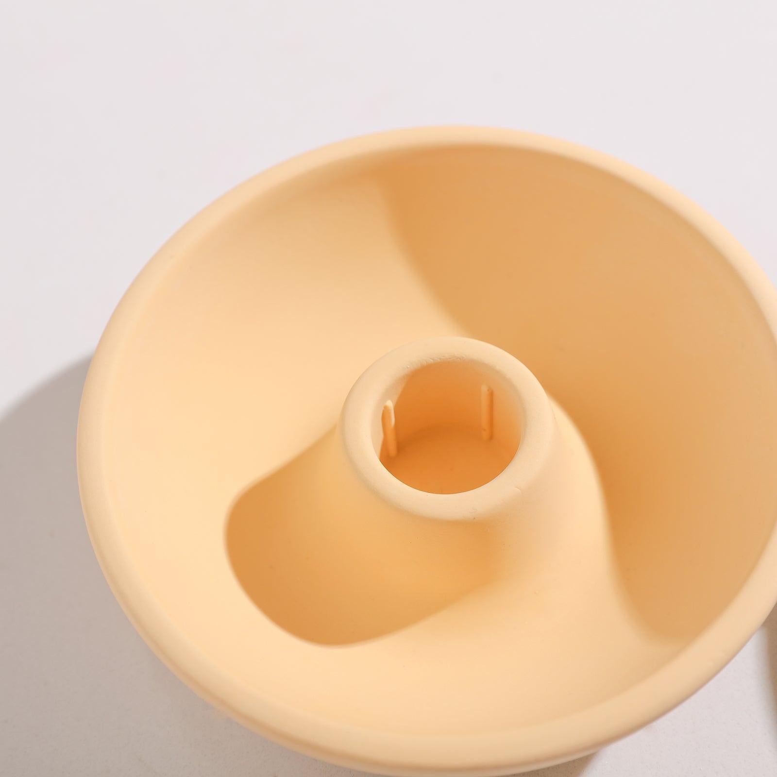 Yellow candle clamp candle holder presents a unique visual effect.