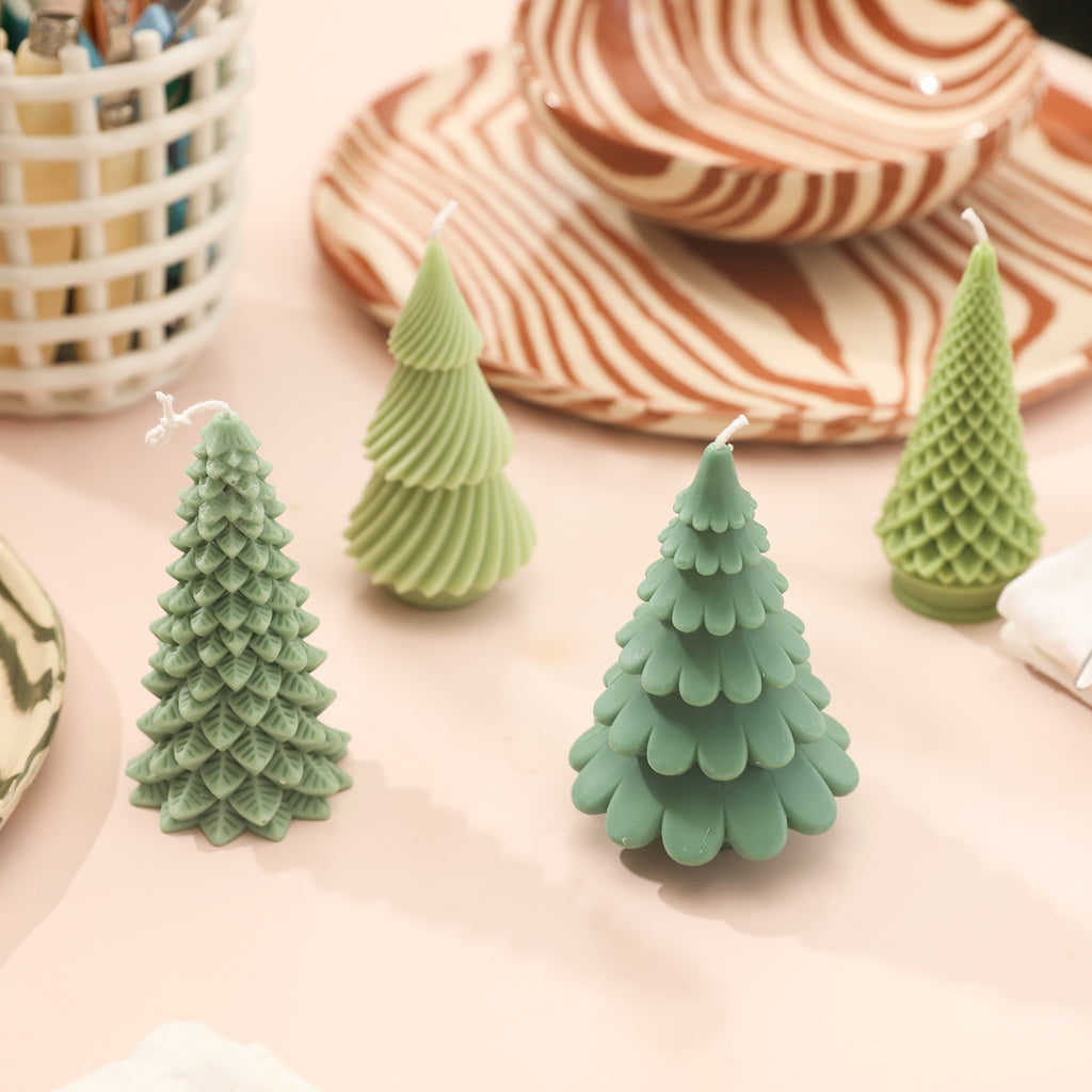 Christmas tree candles on the dining table add decoration to life.