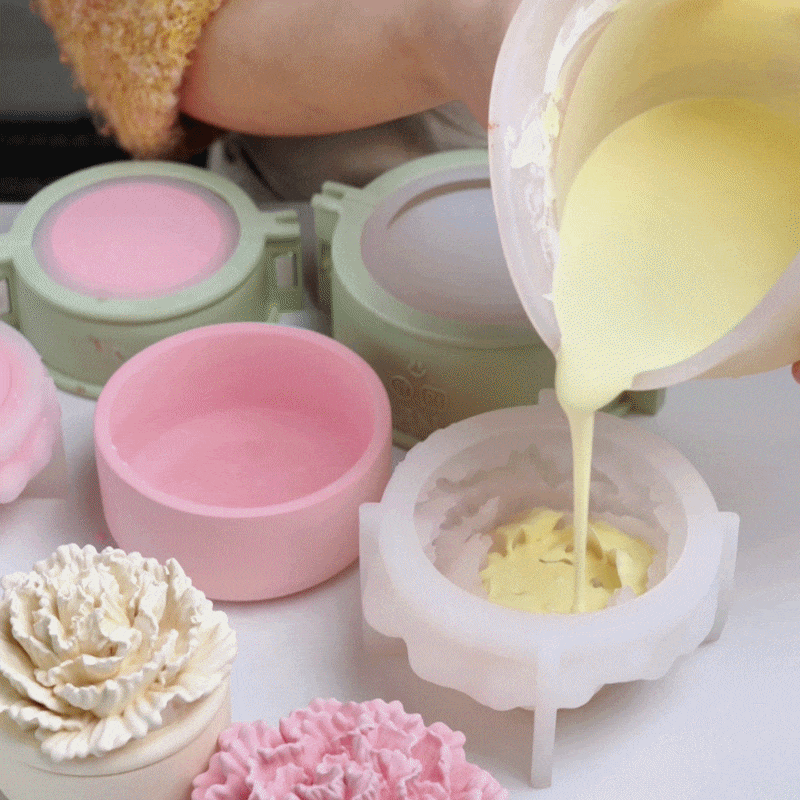 Video showing detailed mold pouring process -Boowan Nicole