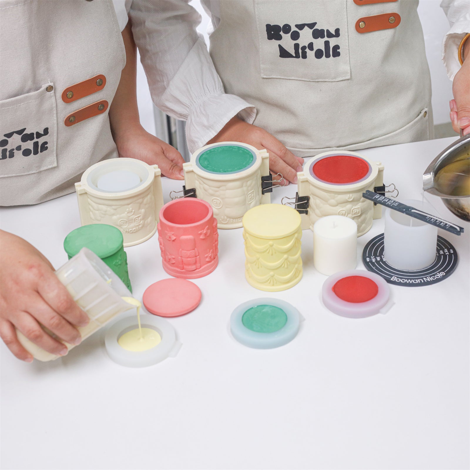 Набор из силиконовой формы для свечей "Маленькие радостные рождественские сказки" и силиконовой формы для заправки 3,5 унции