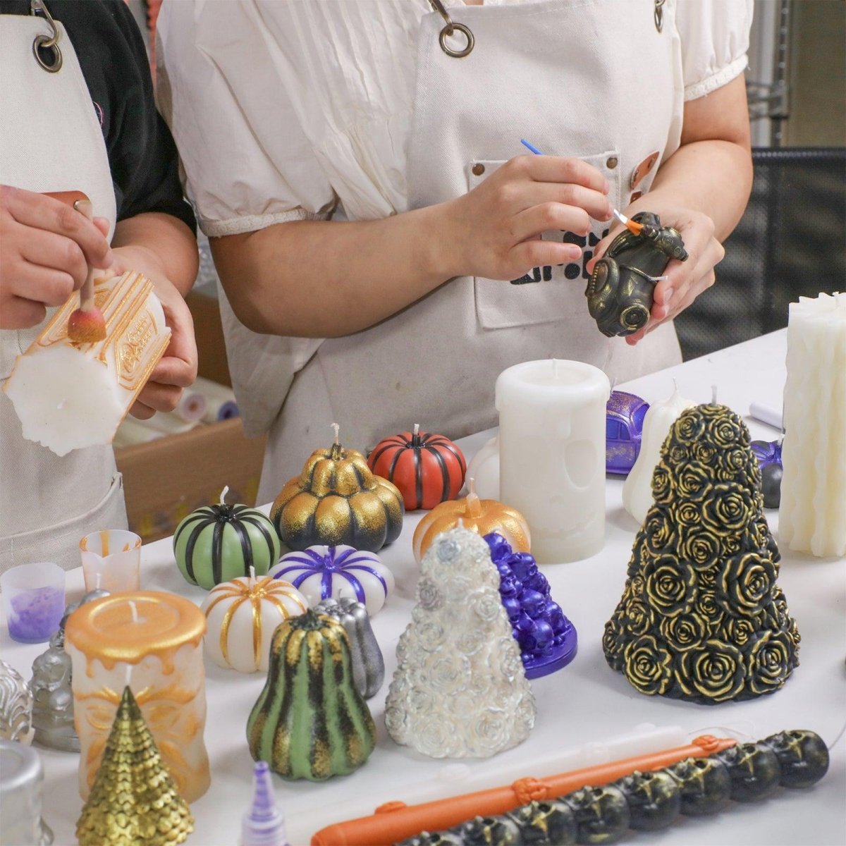 Hand-painting Halloween-themed glossy candle varnish set for small-batch crafting - Boowan Nicole