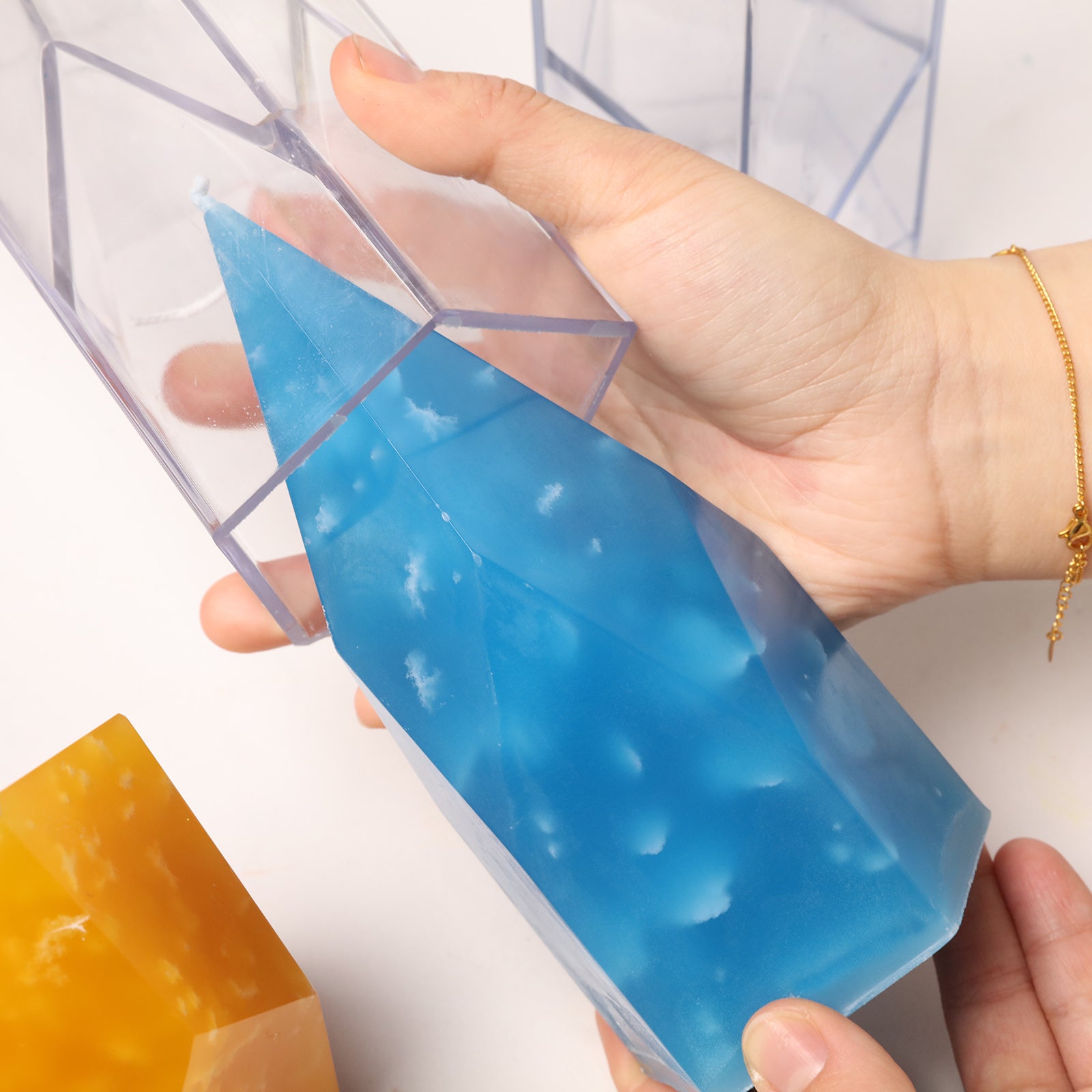 Demolding Blue Crystal Candle from Mold - Boowan Nicole