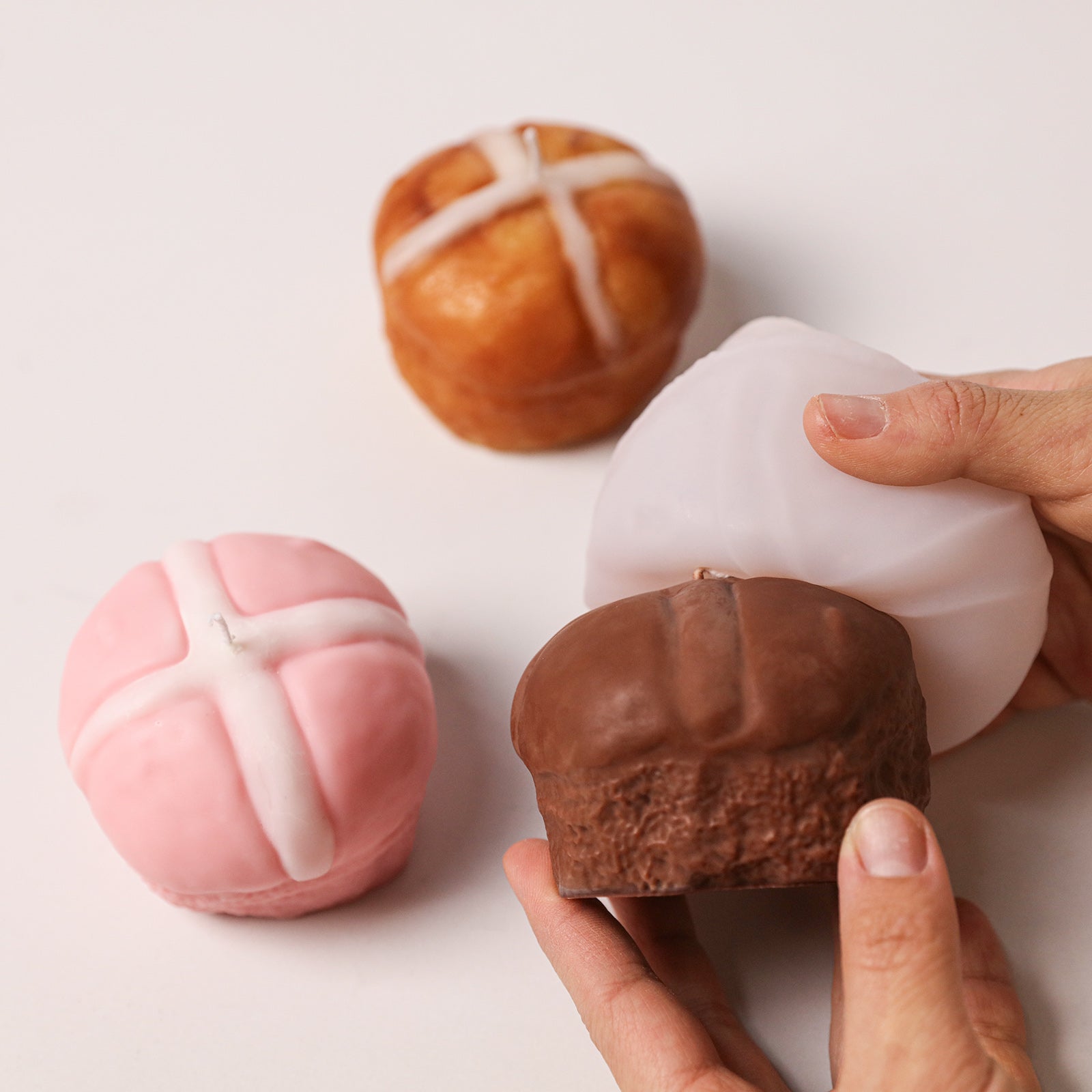 Demolding Chocolate Hot Cross Bun Scented Candle from Silicone Mold - Boowan Nicole