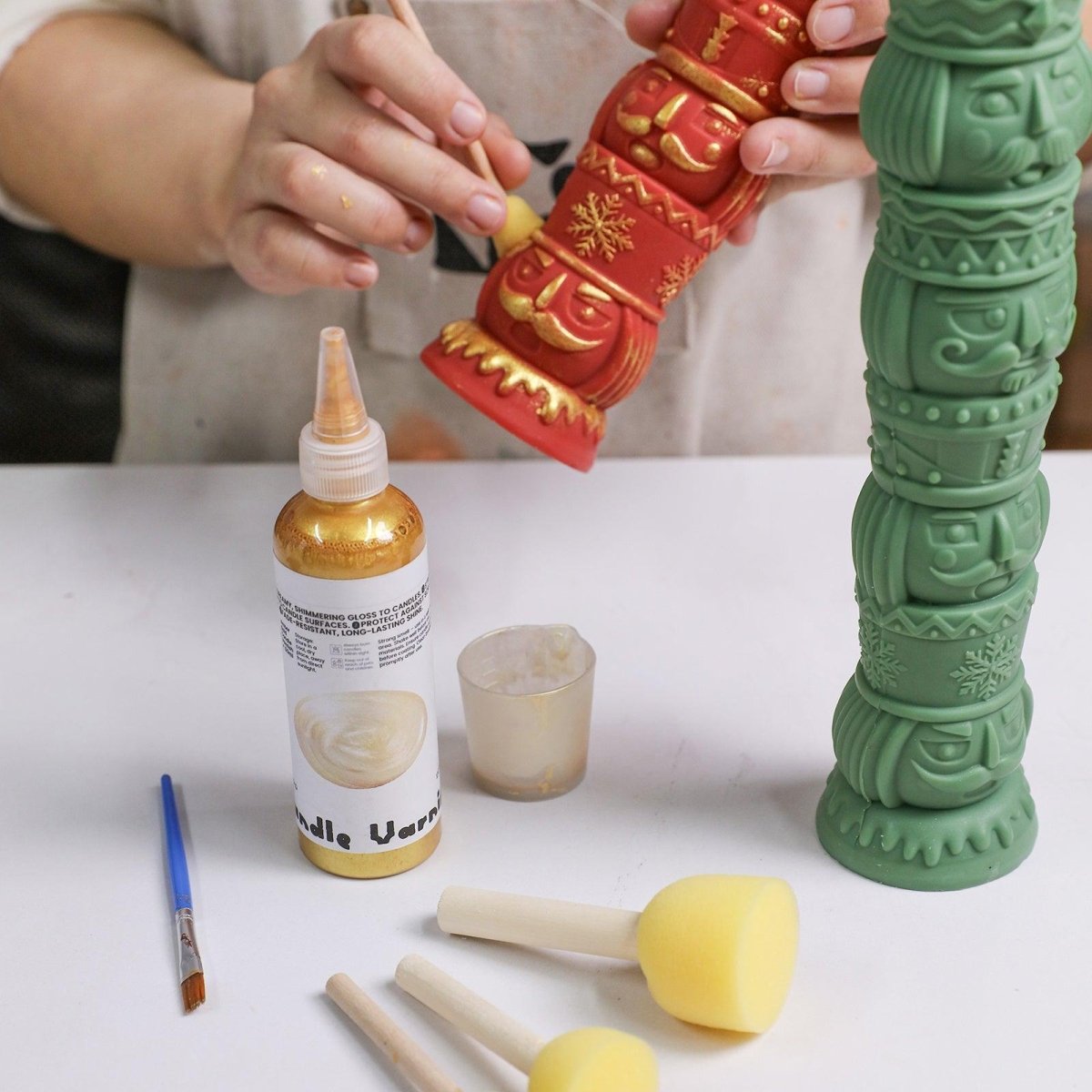 Hand-painting red nutcracker totem candle with gold shimmer – DIY Christmas decoration -  Boowan Nicole