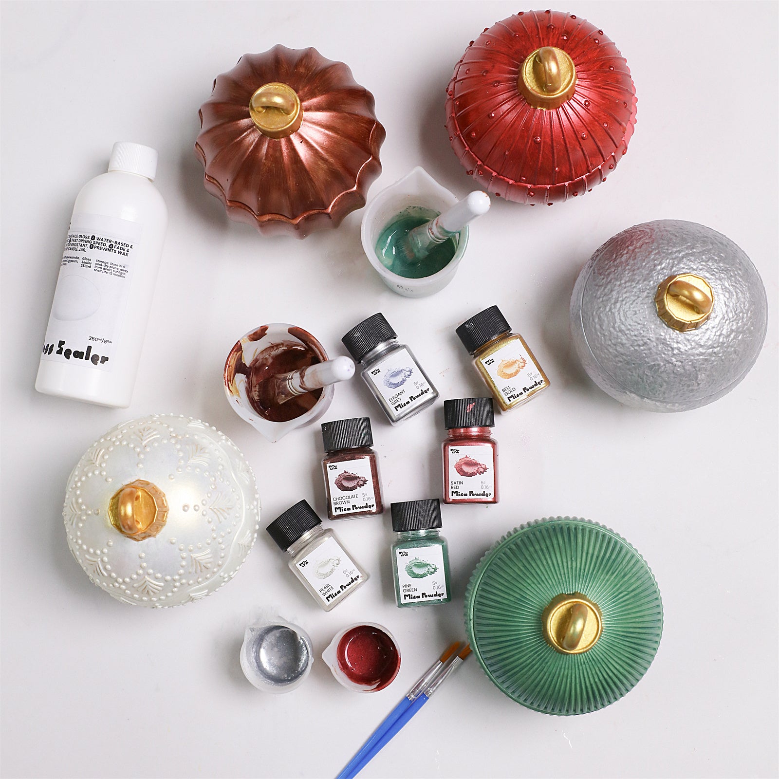 Coloring tools with mica powders and finished Christmas bauble candle jars - Boowan Nicole