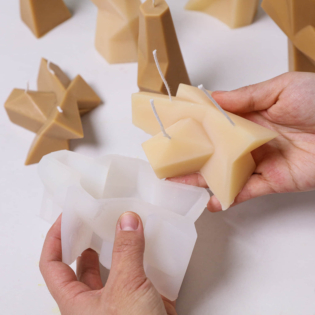 Demold the geometric candle from the silicone mold - Boowan Nicole