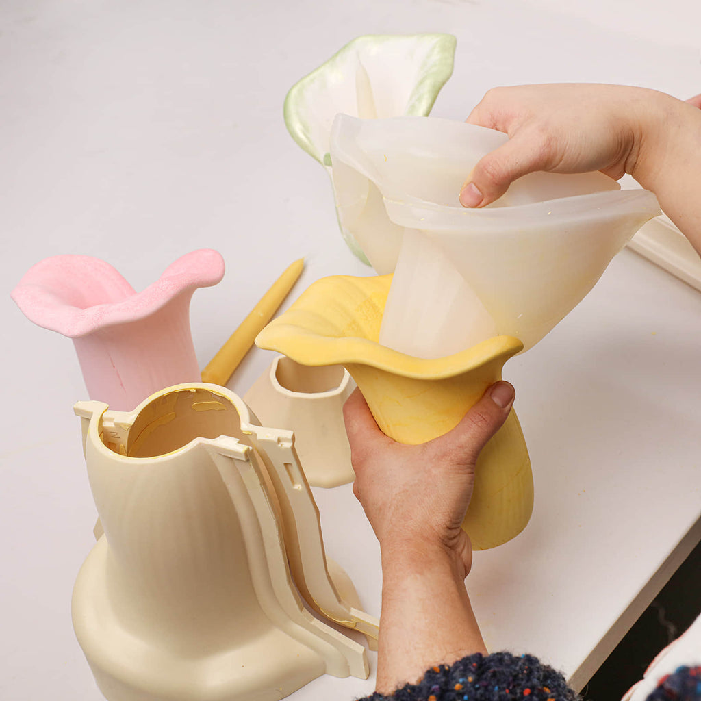 Demolding the calla lily candle holder from the silicone mold - Boowan Nicole