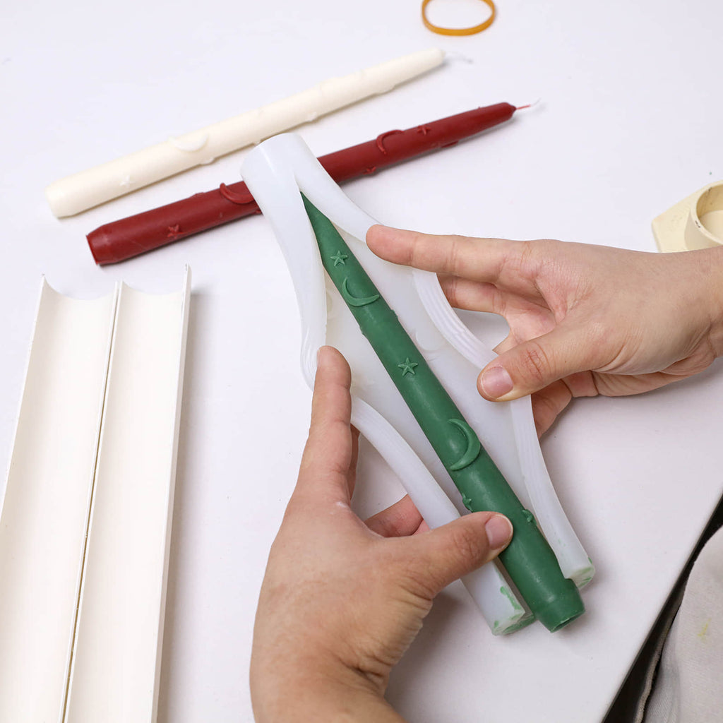 Demolding the green Midnight Magic taper candle from a silicone mold - Boowan Nicole
