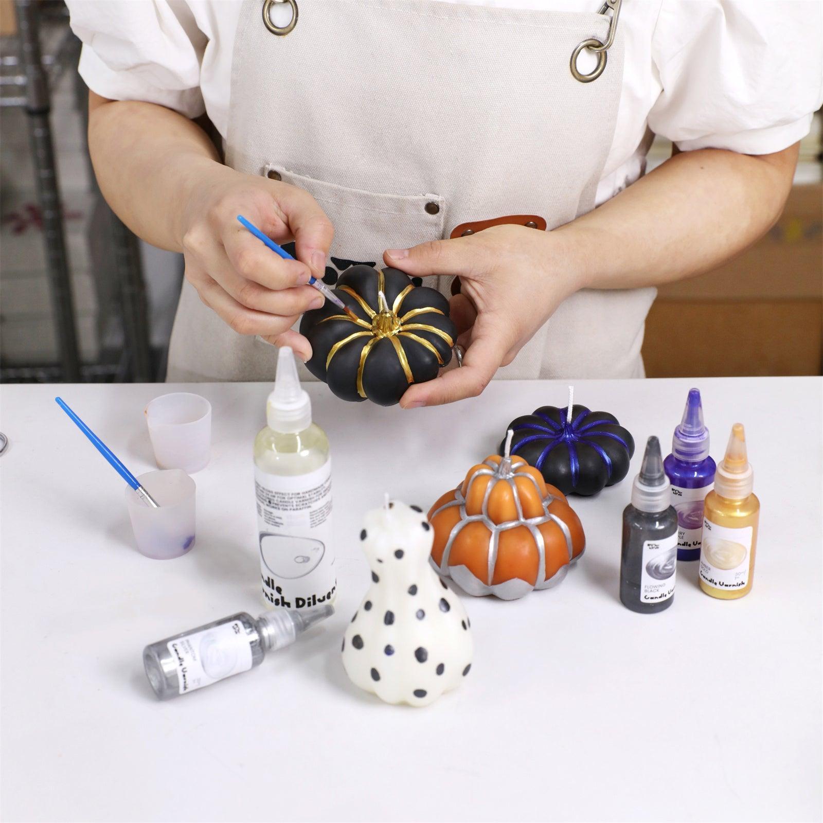Hand-paint the black pumpkin candle with gold Halloween-themed glossy varnish to enhance the festive atmosphere - Boowan Nicole