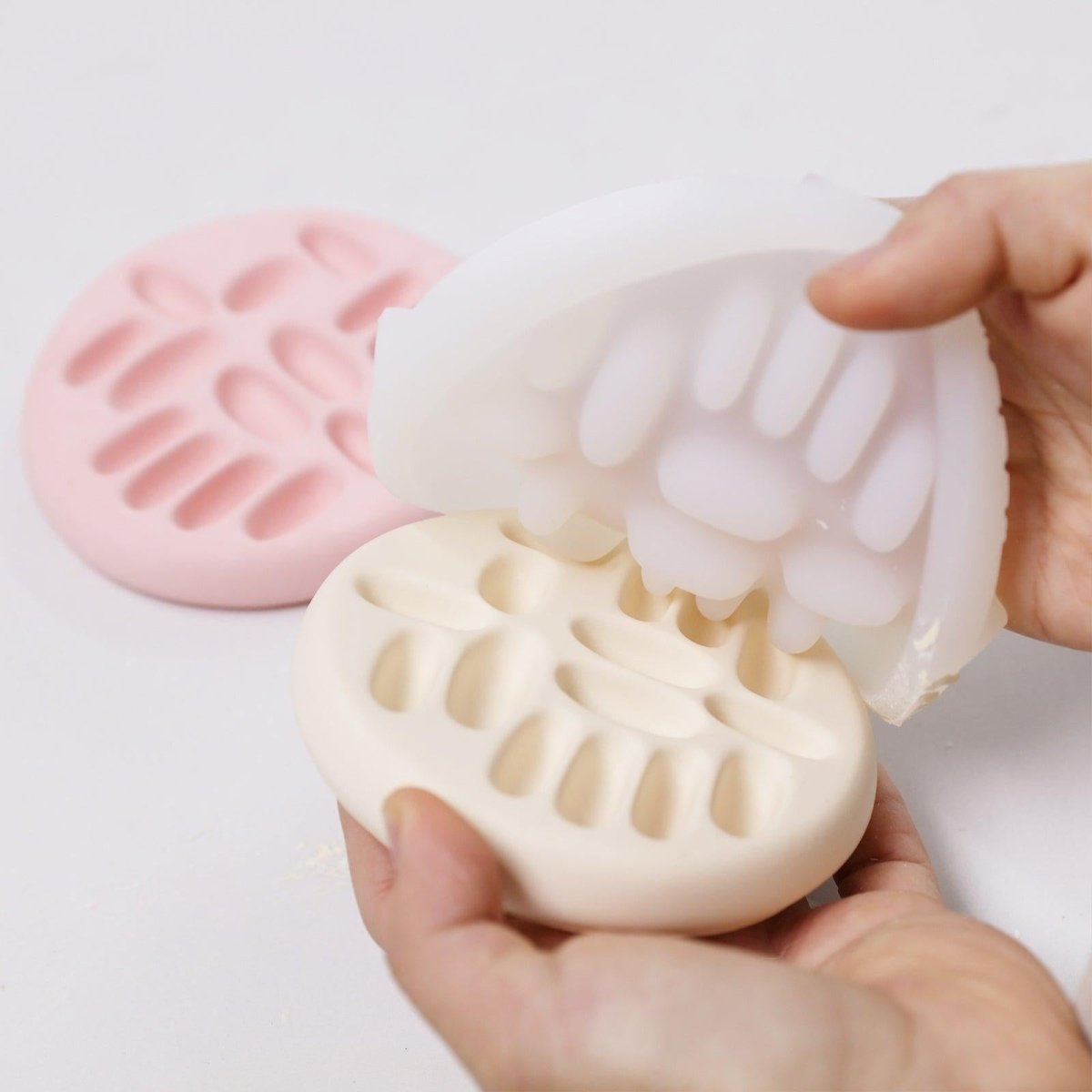 Flexible silicone mold for easy demolding of handmade ring trays - Boowan Nicole