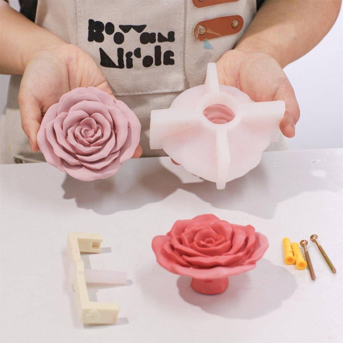 Displaying the demolded blooming pink rose hook wall decoration-Boowan Nicole