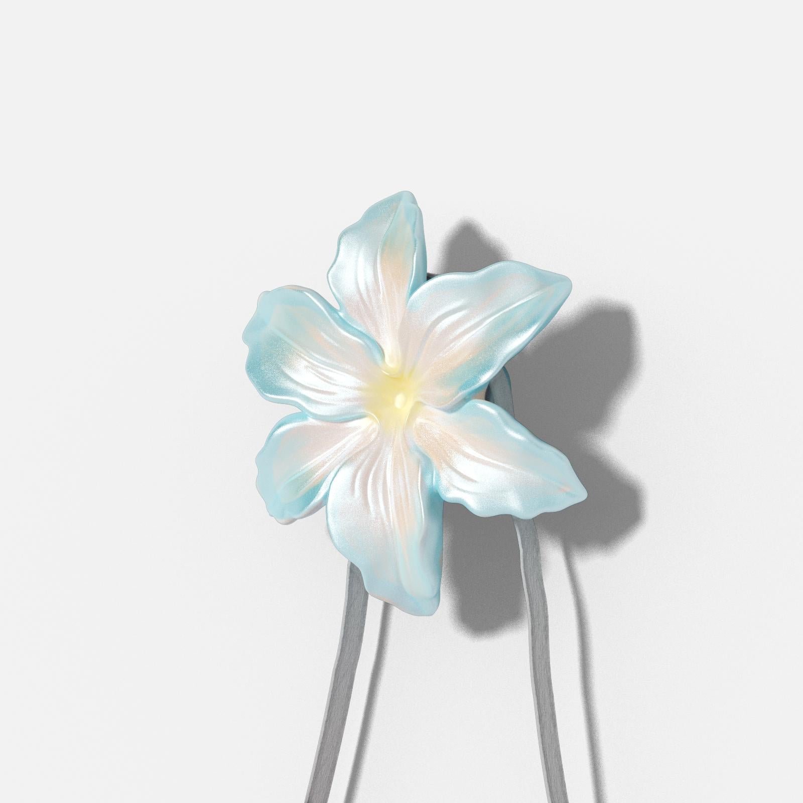 Handmade lily hook with white and blue shimmering mica powder and acrylic glossy varnish - Boowan Nicole